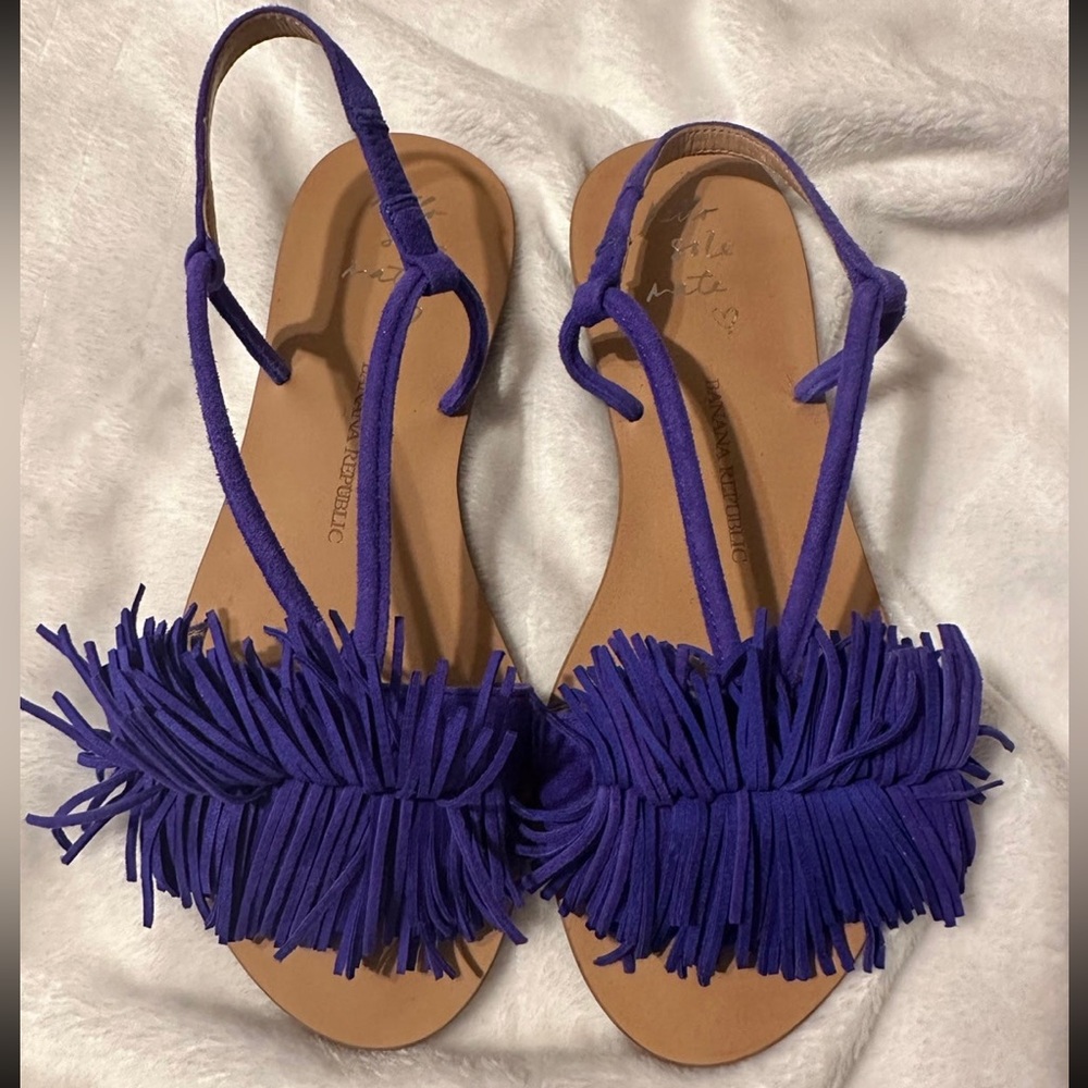BANANA REPUBLIC Riley Fringe Sandal, Neon cobalt SIZE 7